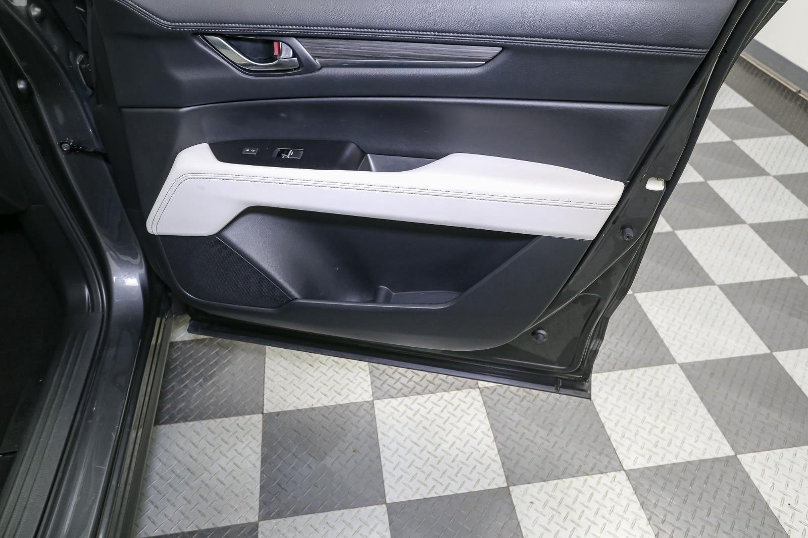 2023 Mazda CX-5 2.5 S Premium photo 17
