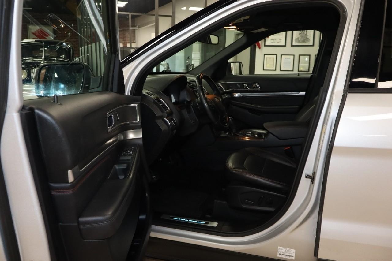 2019 Ford Explorer Sport photo 9