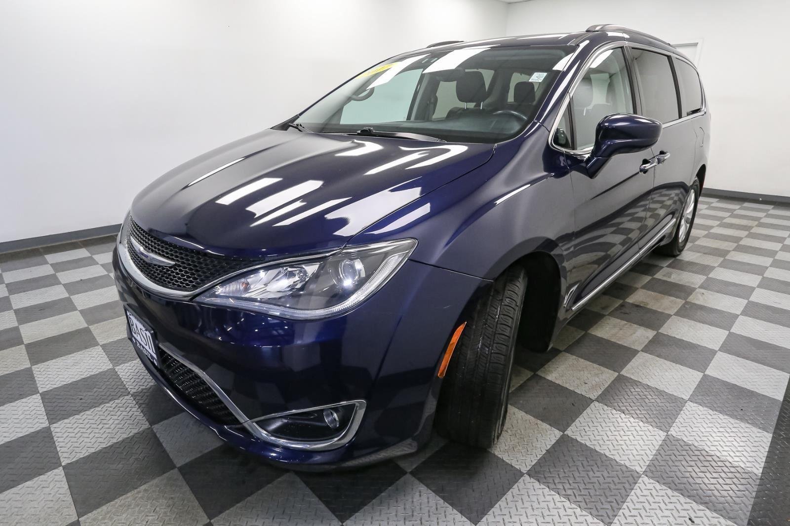 2017 Chrysler Pacifica Touring L photo 4