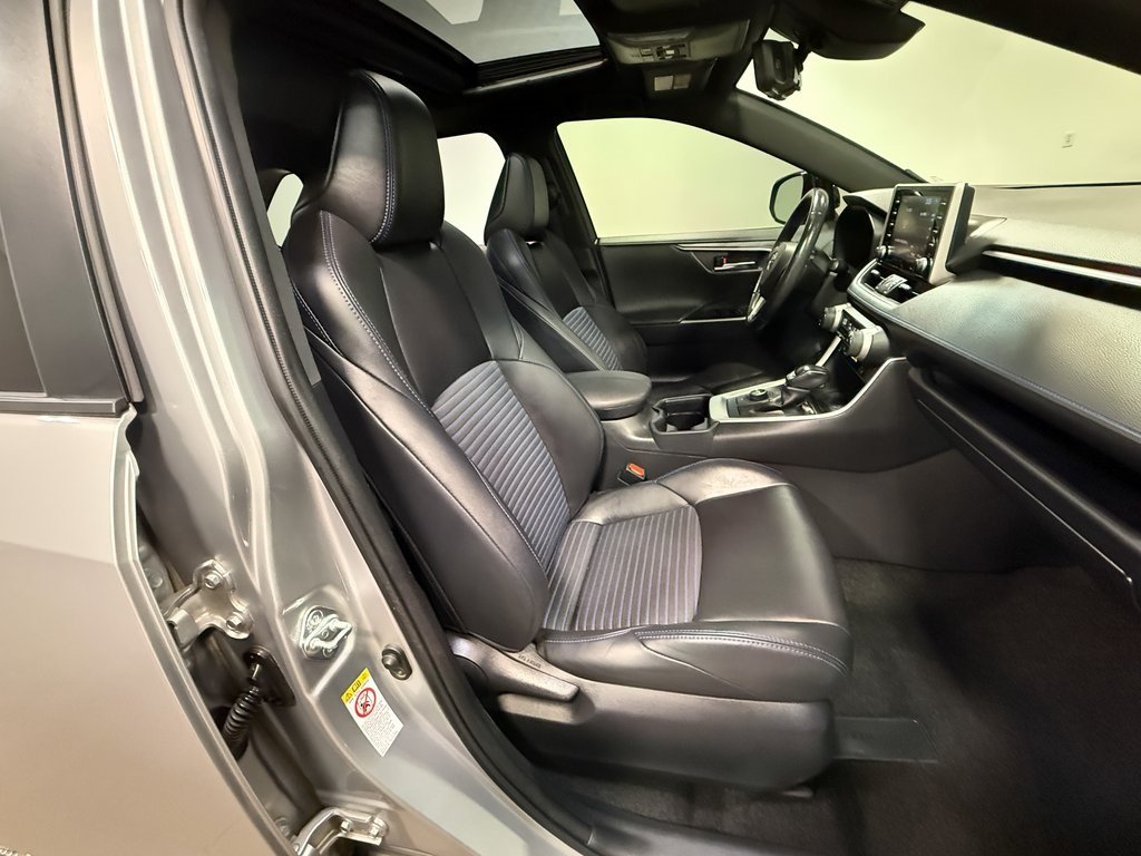 2019 Toyota RAV4 Hybrid XSE photo 9