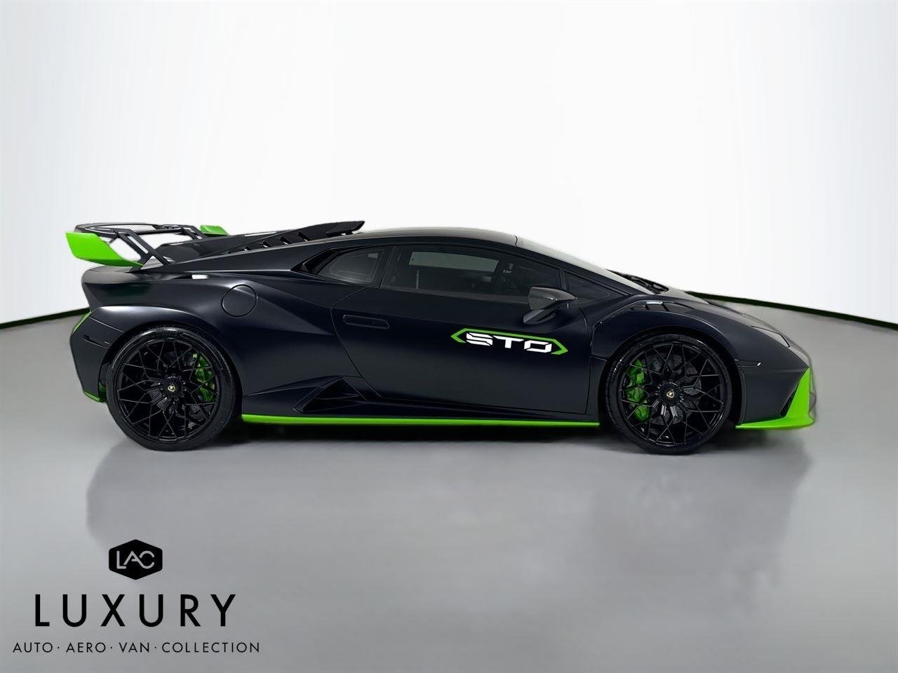 2023 Lamborghini Huracan STO photo 3