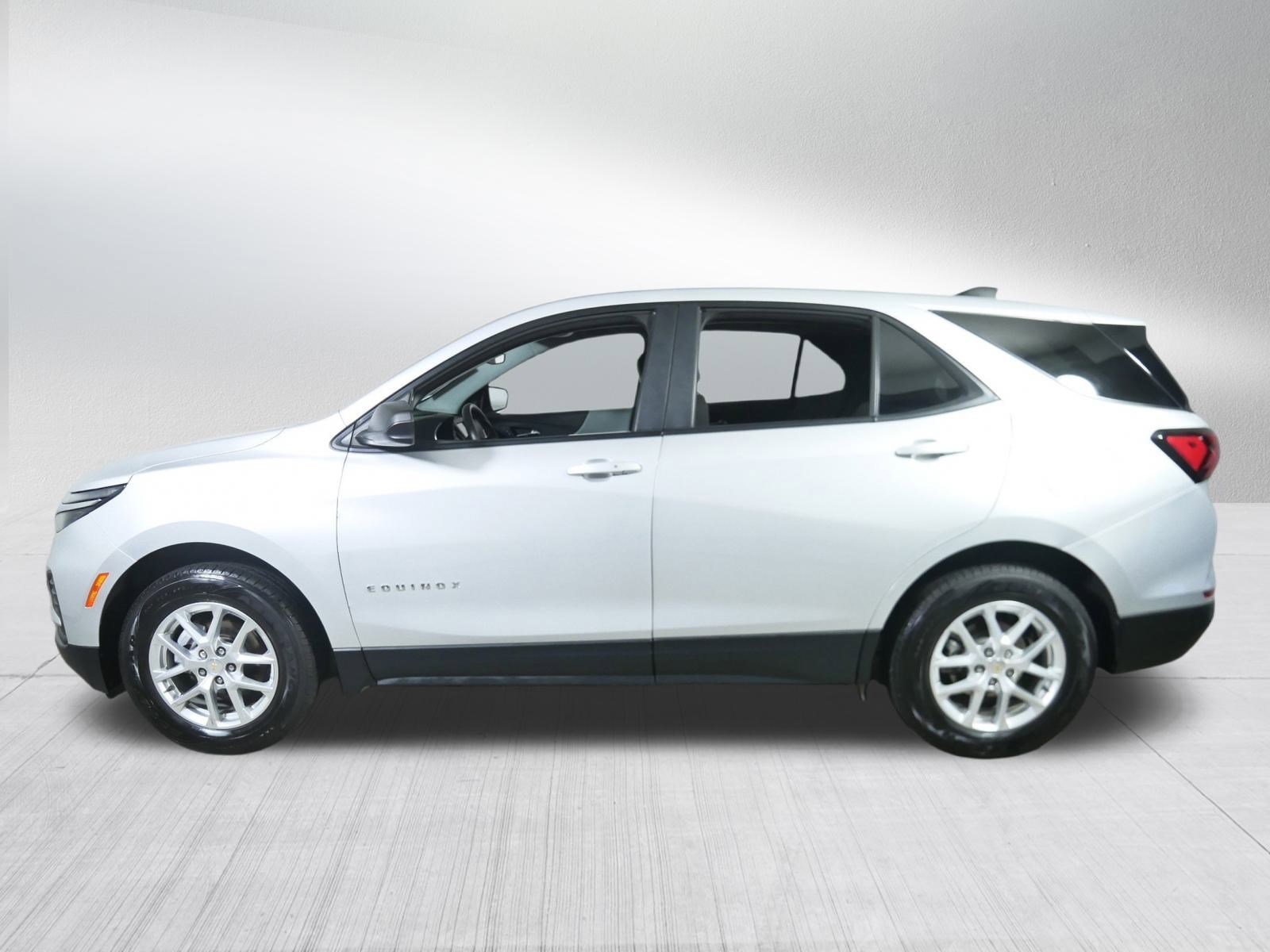 2022 Chevrolet Equinox LS photo 4