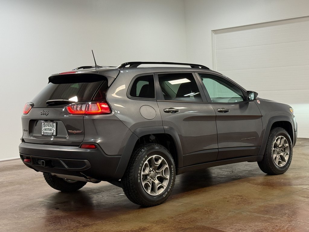 2022 Jeep Cherokee Trailhawk photo 2