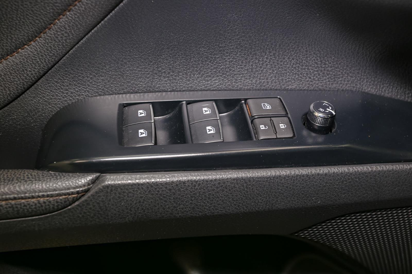 2018 Toyota Camry XLE photo 35