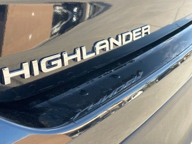 2025 Toyota Highlander XLE photo 4