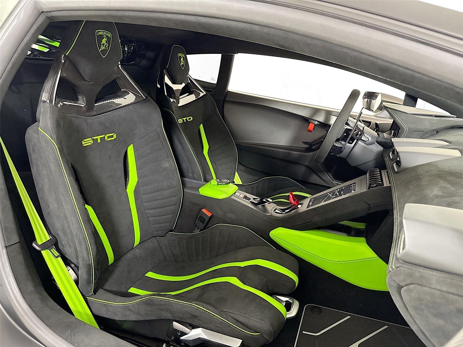 2023 Lamborghini Huracan STO photo 28