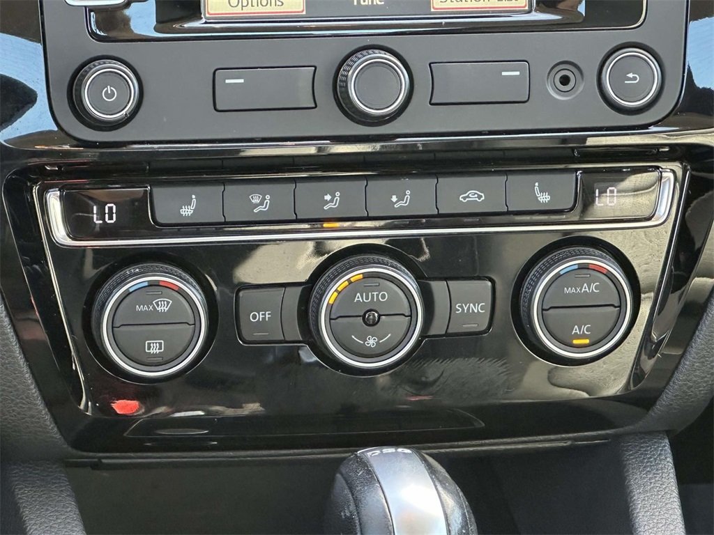 2015 Volkswagen Jetta 2.0 TDI SEL photo 20