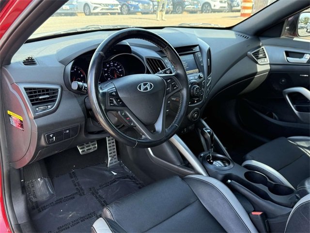 2016 Hyundai Veloster Turbo photo 2