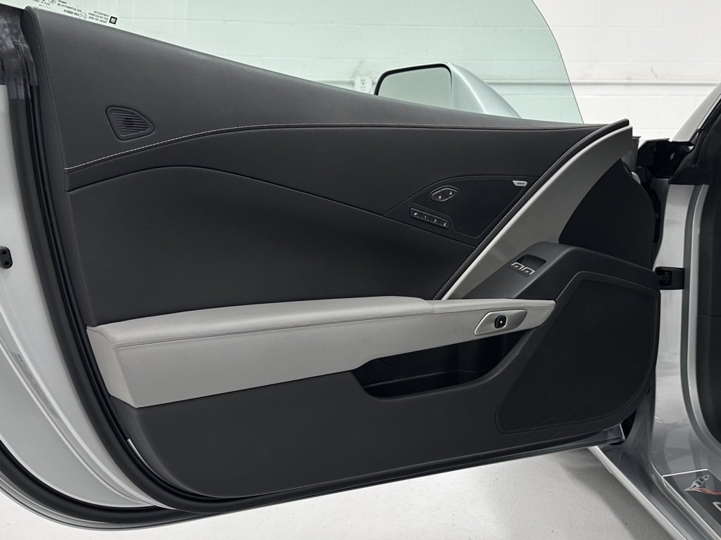 2016 Chevrolet Corvette 2LT photo 23