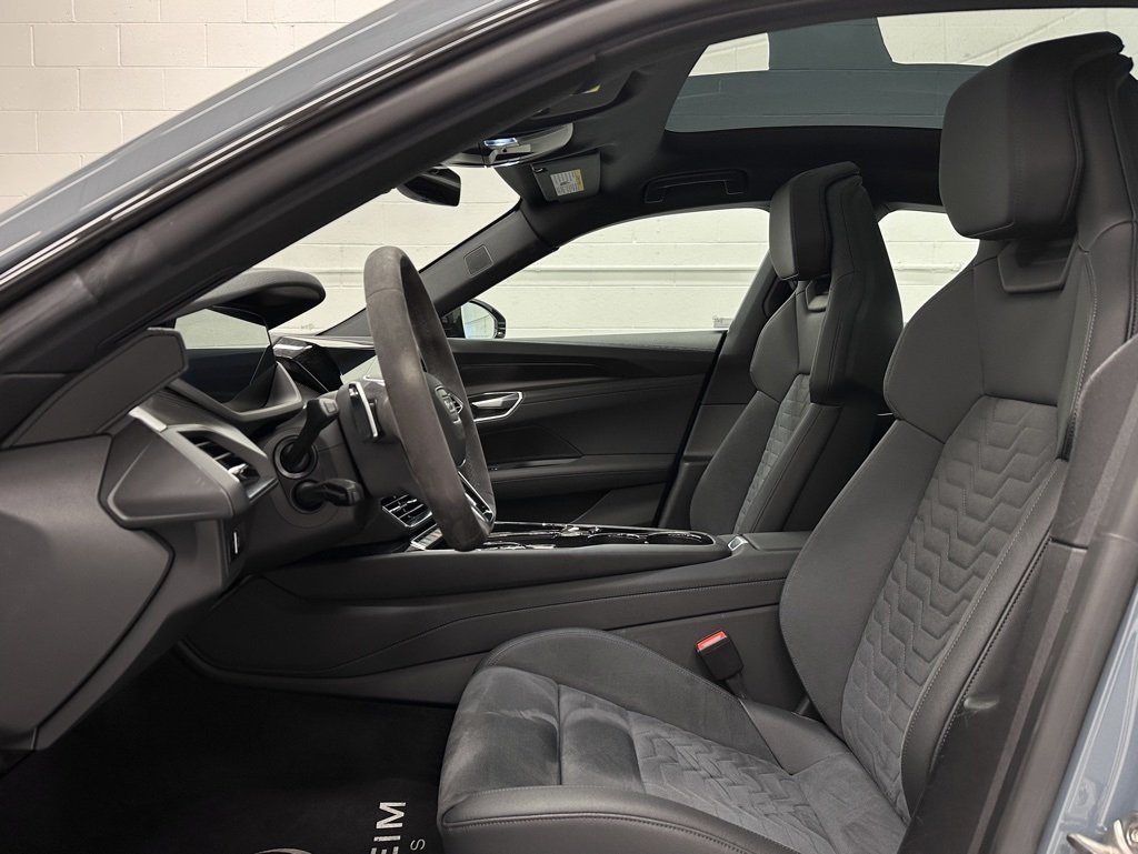 2022 Audi e-tron GT Premium Plus photo 11