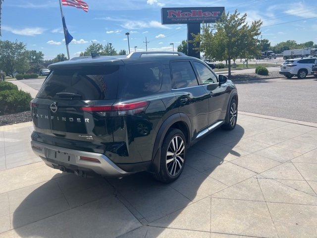 2023 Nissan Pathfinder Platinum photo 4