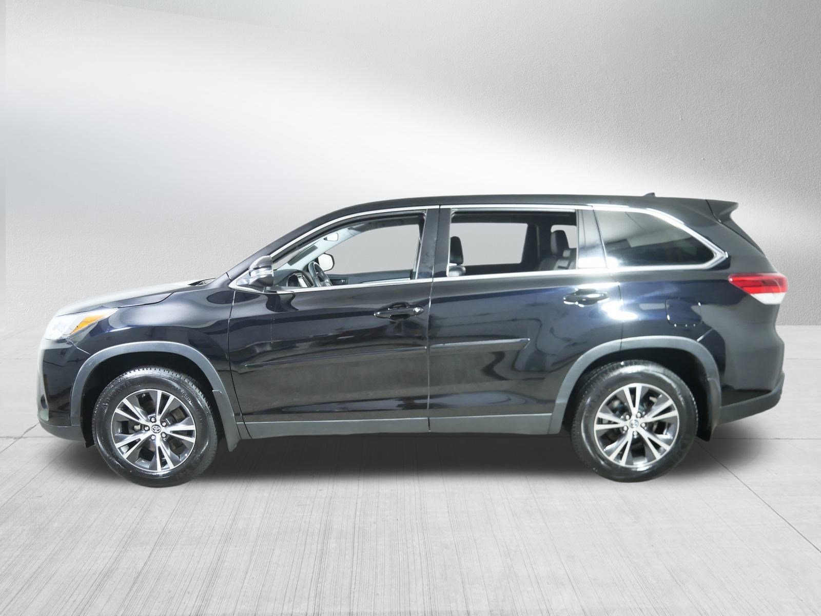 2019 Toyota Highlander LE photo 2