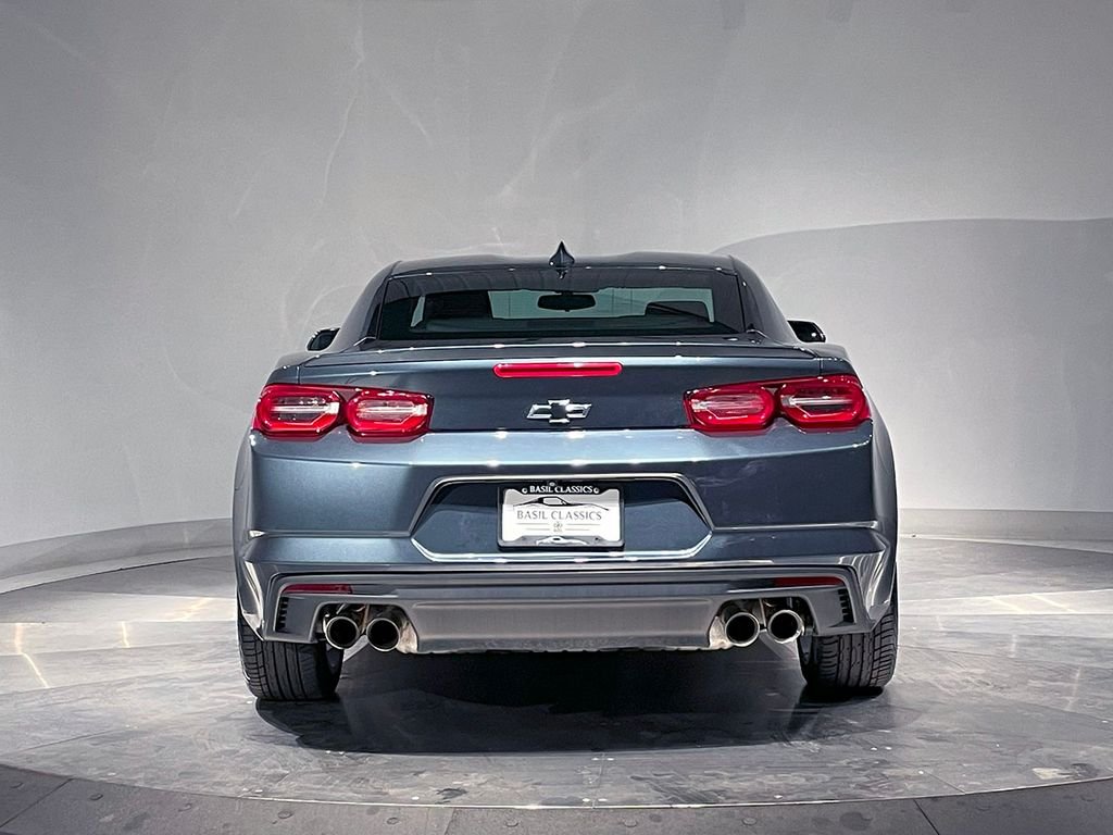 2023 Chevrolet Camaro LT1 photo 2