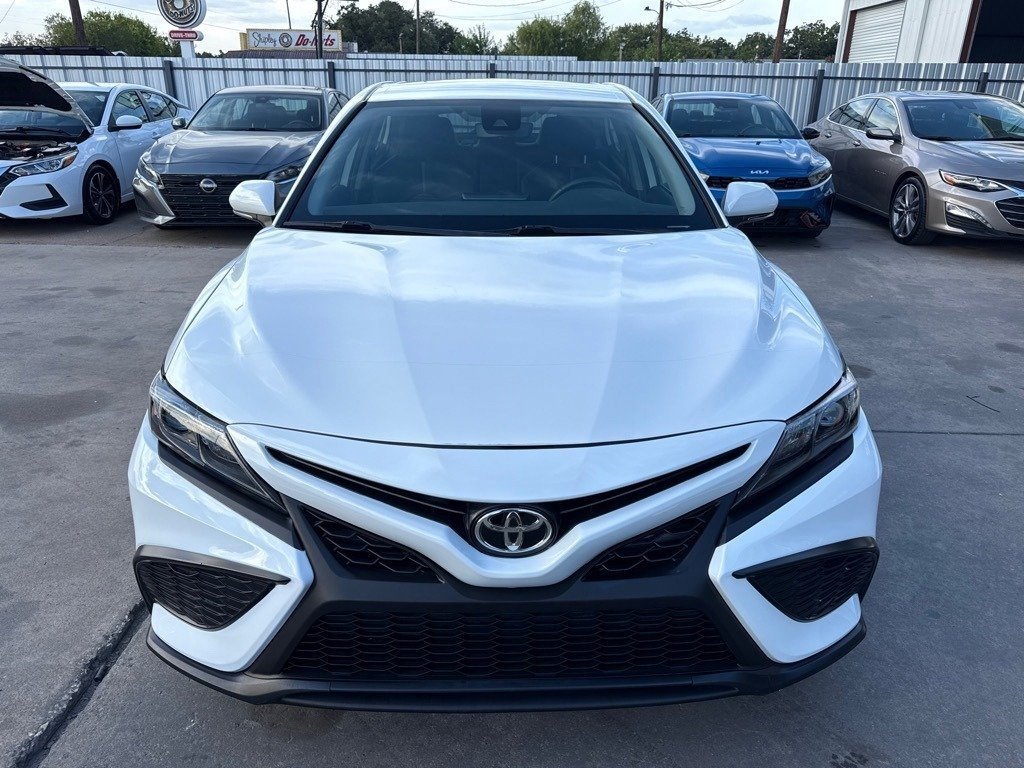 2023 Toyota Camry SE photo 2