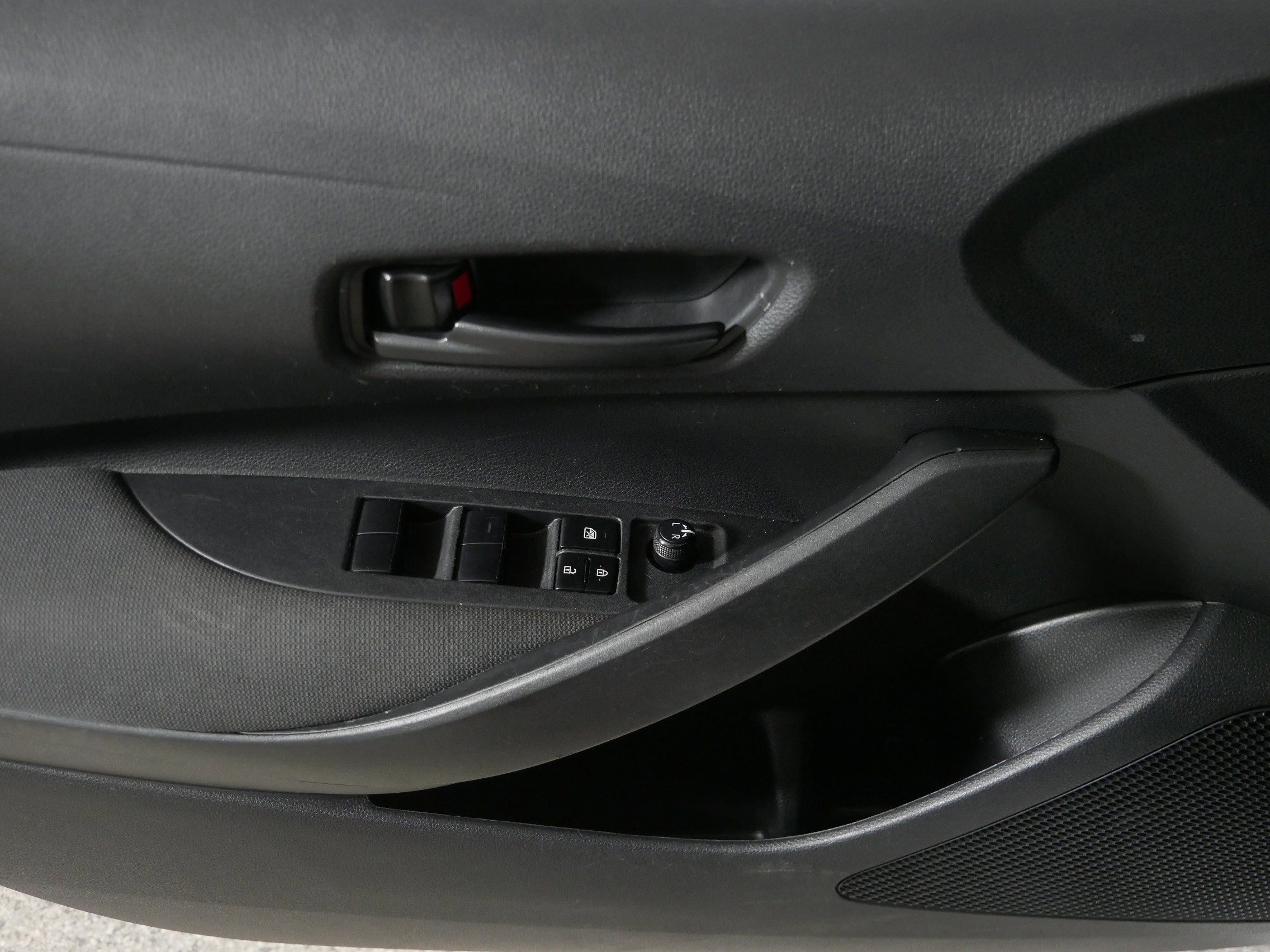 2022 Toyota Corolla LE photo 17