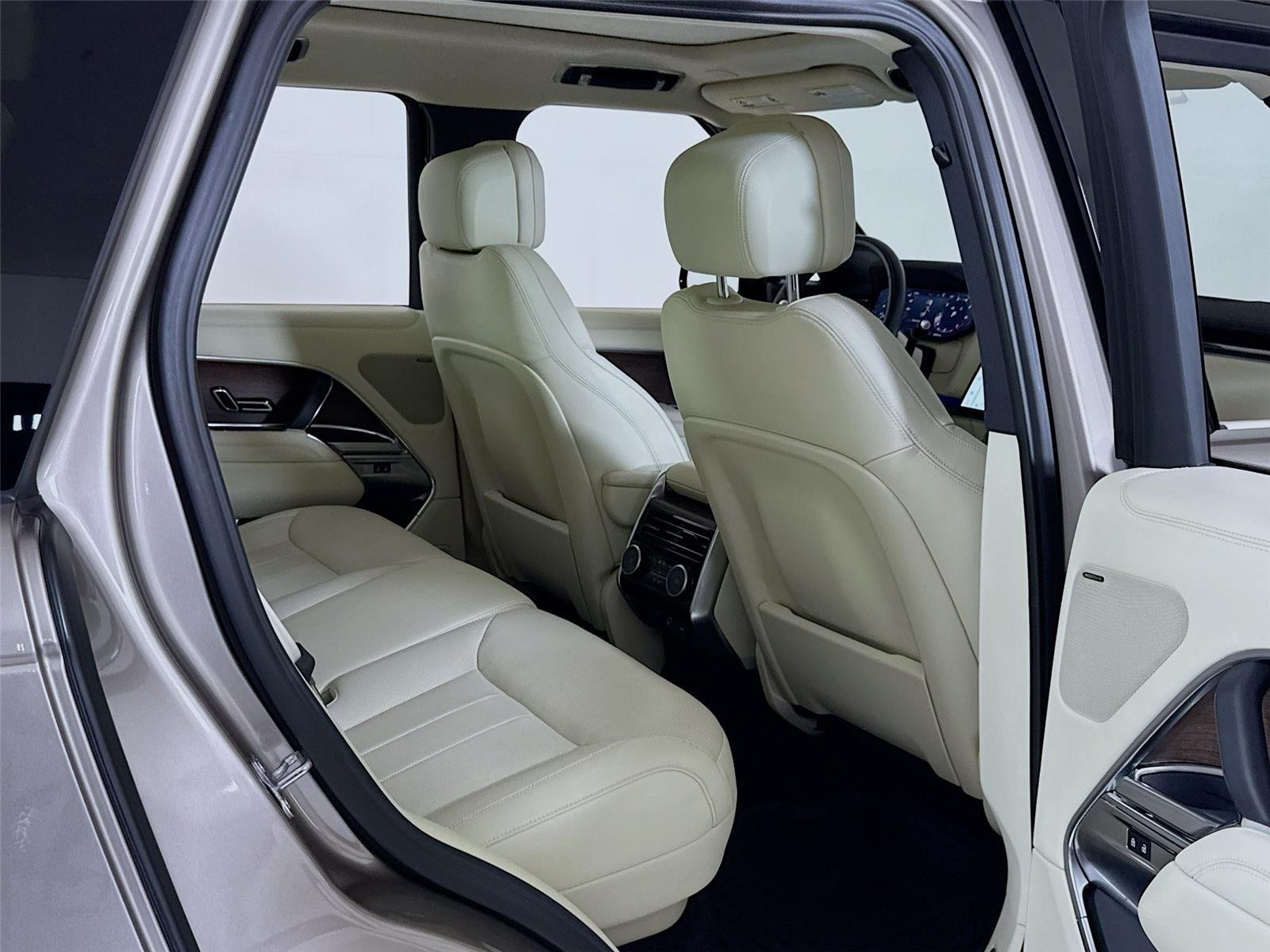 2023 Land Rover Range Rover SE photo 27