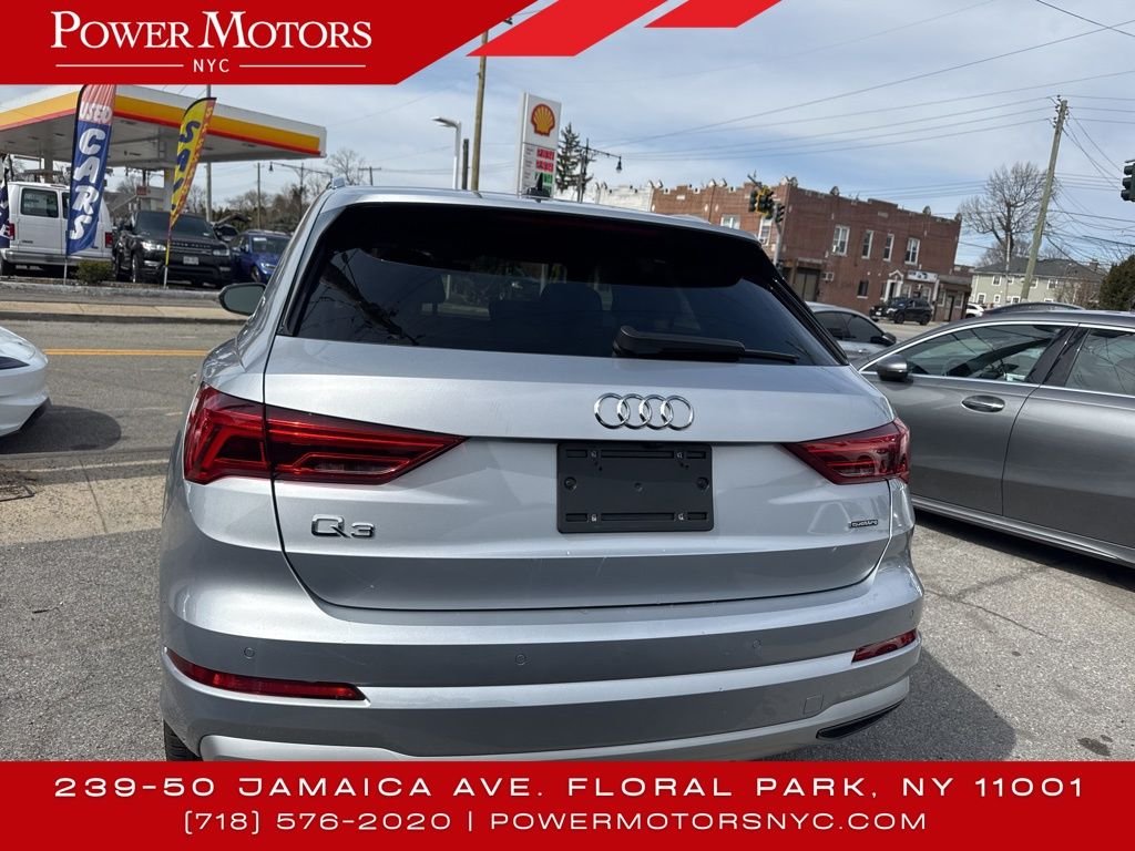 2022 Audi Q3 Premium Plus photo 3
