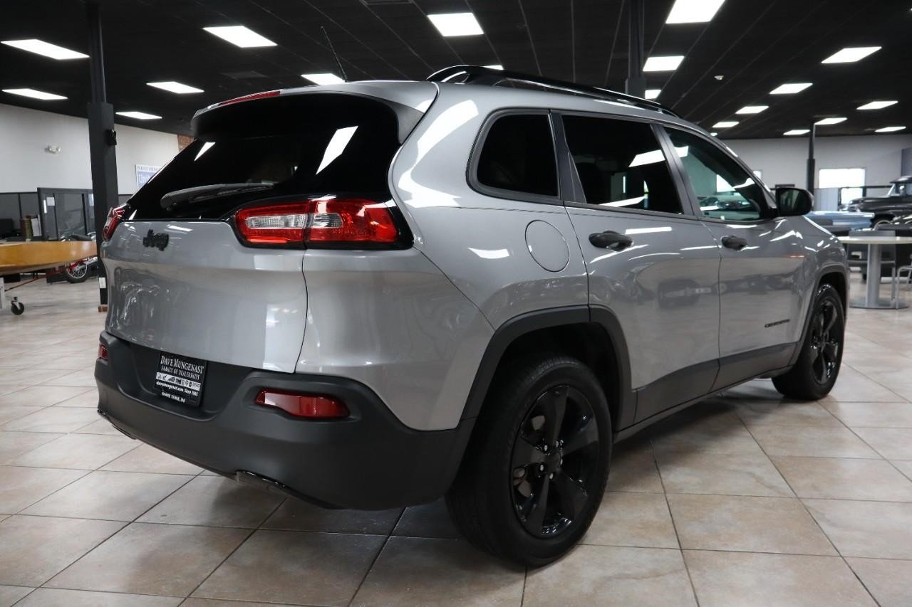 2017 Jeep Cherokee Sport photo 4