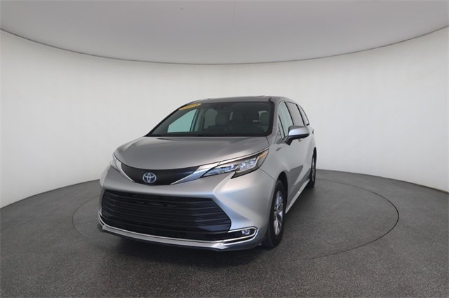 2023 Toyota Sienna XLE photo 33