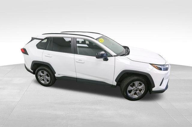 2025 Toyota RAV4 Hybrid LE photo 4