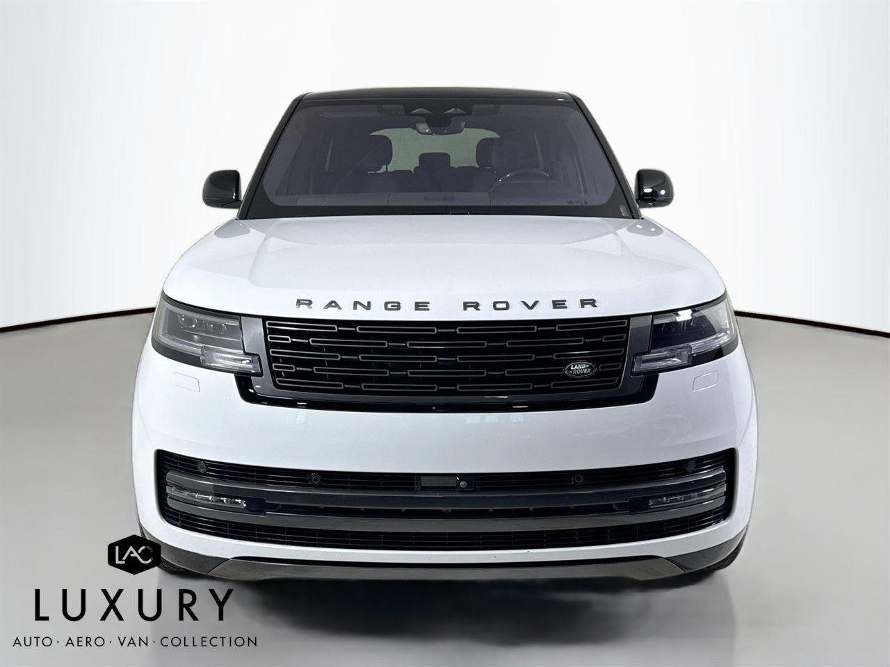 2023 Land Rover Range Rover SE photo 9
