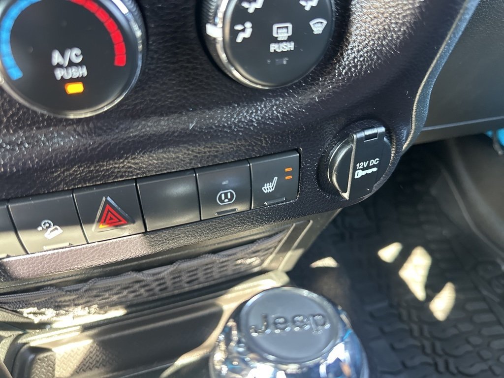 2017 Jeep Wrangler Unlimited Sahara photo 15