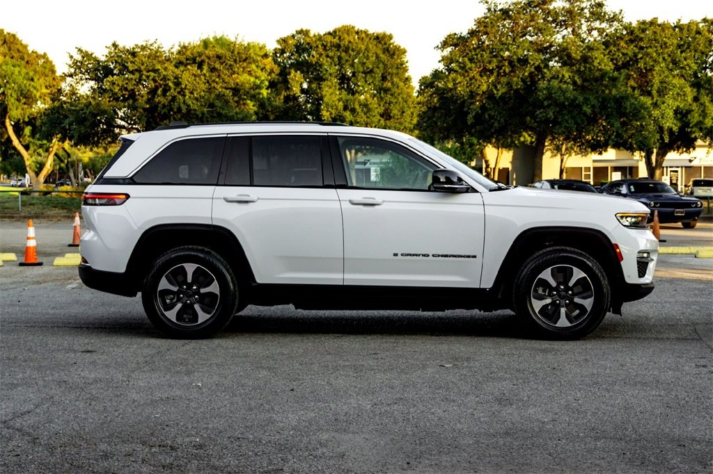 2022 Jeep Cherokee Limited 4xe photo 4
