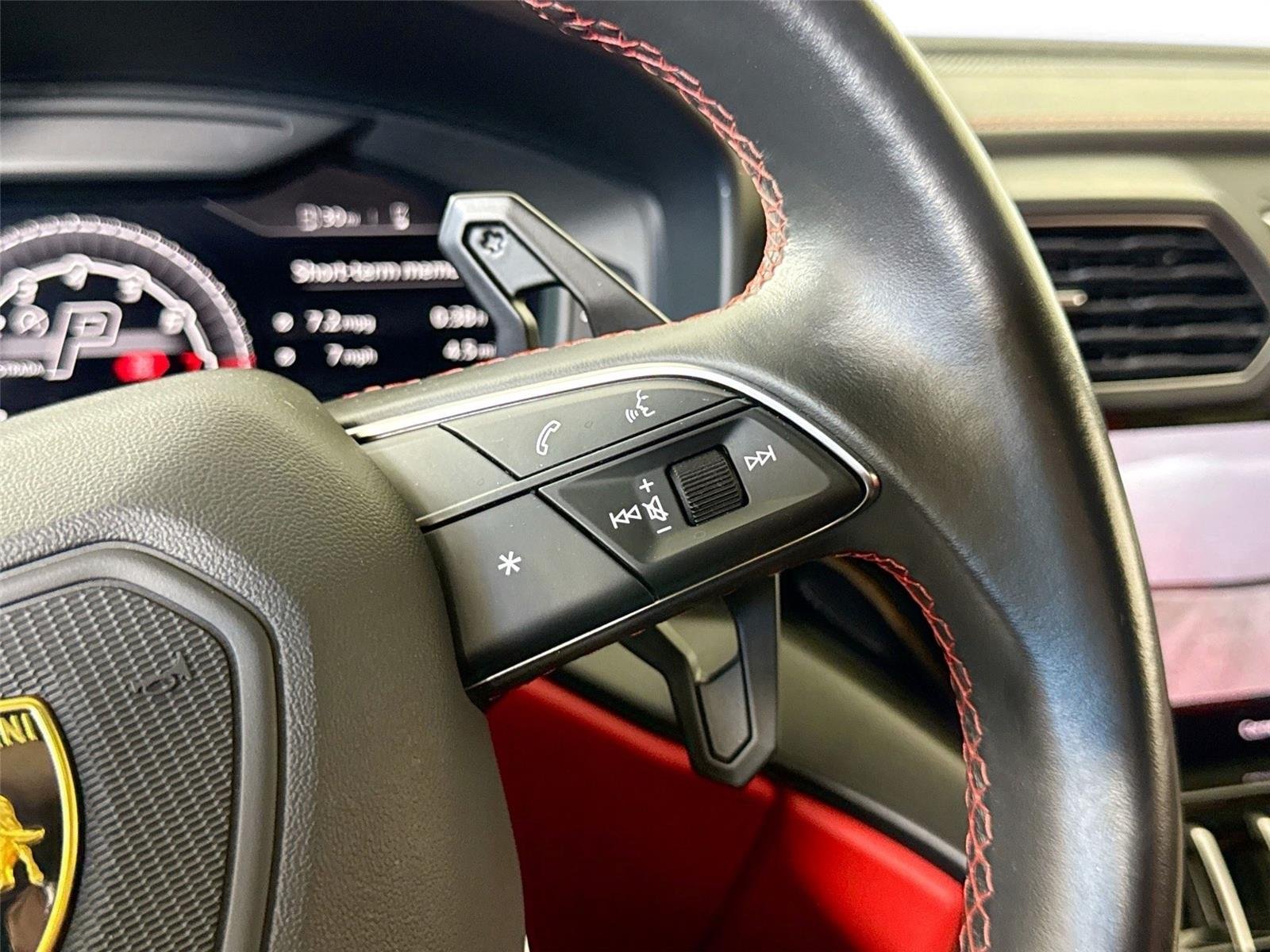 2021 Lamborghini Urus photo 20