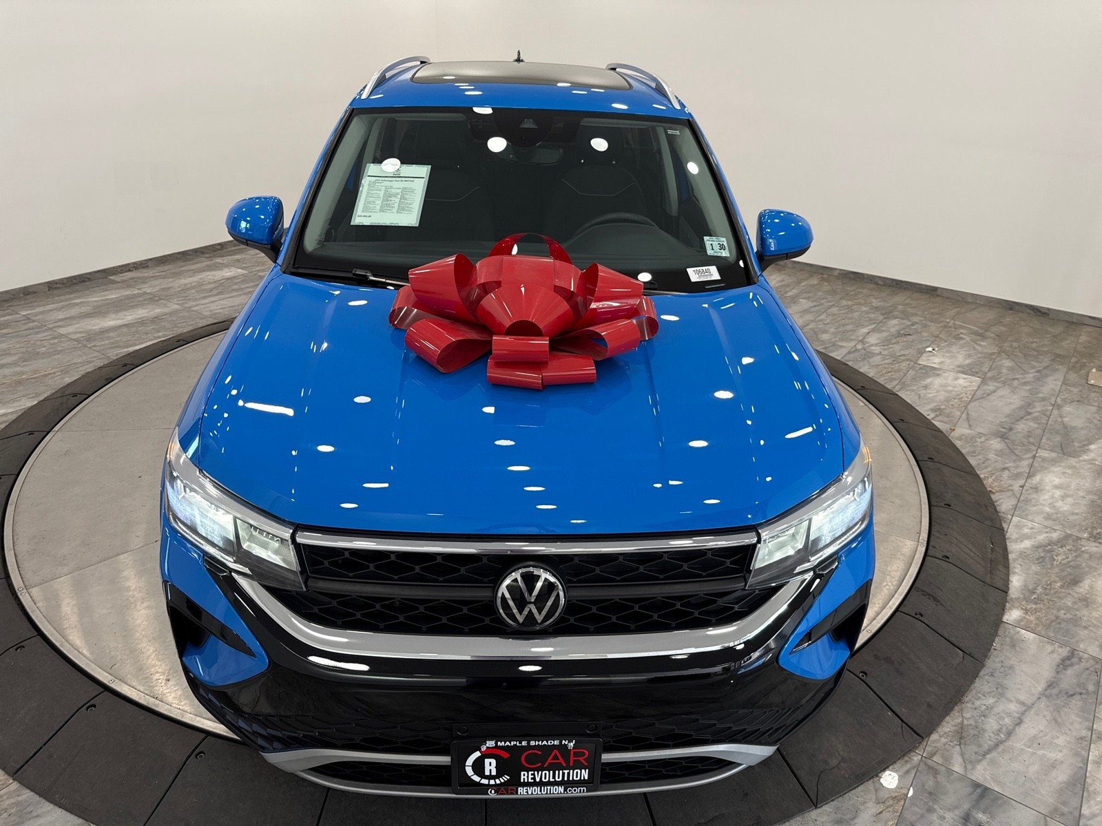 2023 Volkswagen Taos SE photo 2