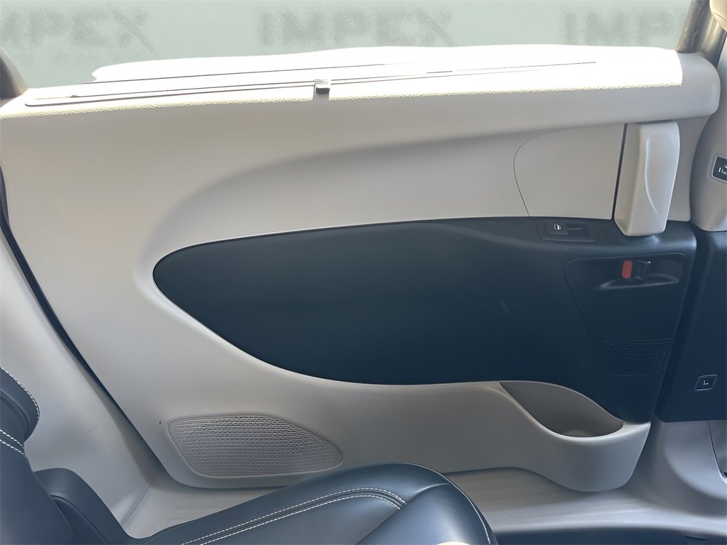 2024 Chrysler Pacifica Touring L photo 29