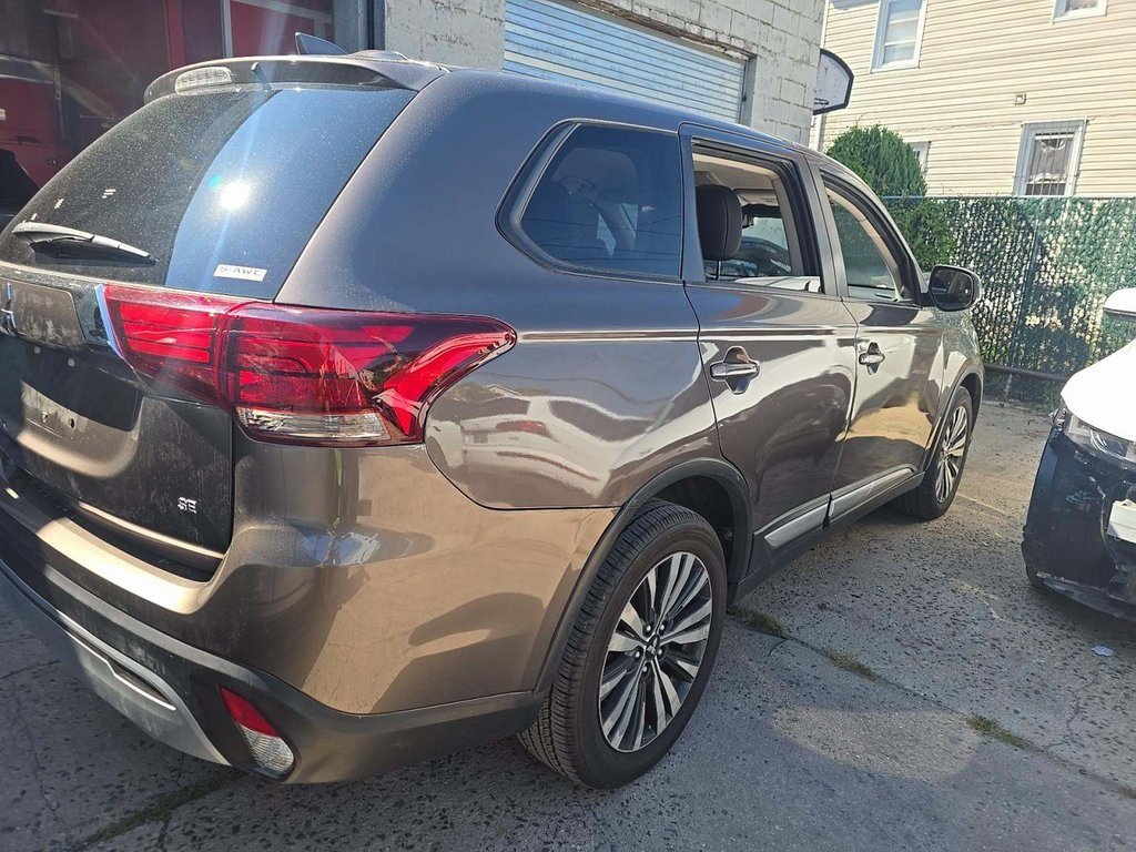 2020 Mitsubishi Outlander ES LE SP SEL Limited photo 4