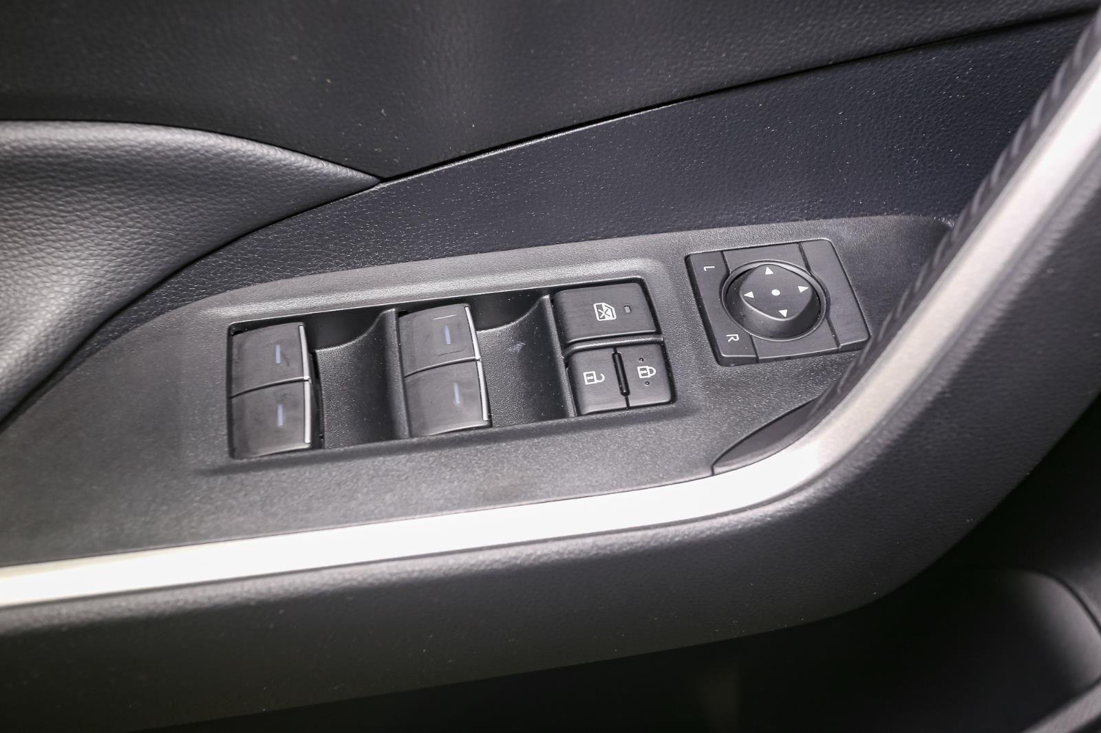 2022 Toyota RAV4 Hybrid SE photo 34
