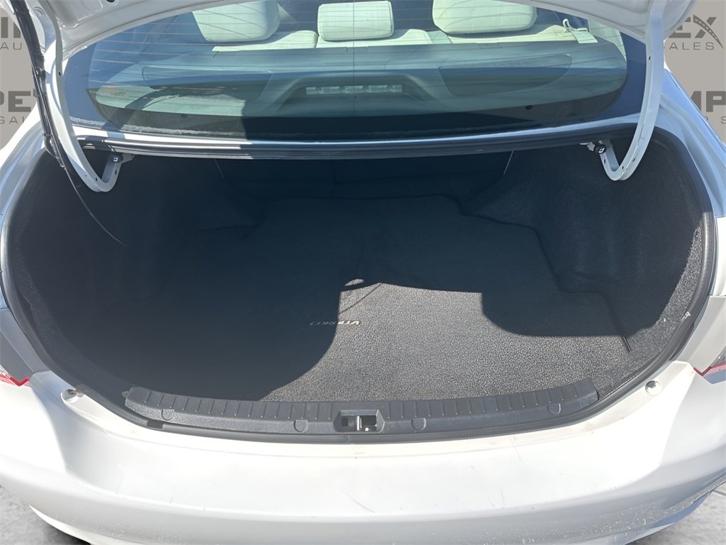 2012 Toyota Corolla LE photo 22