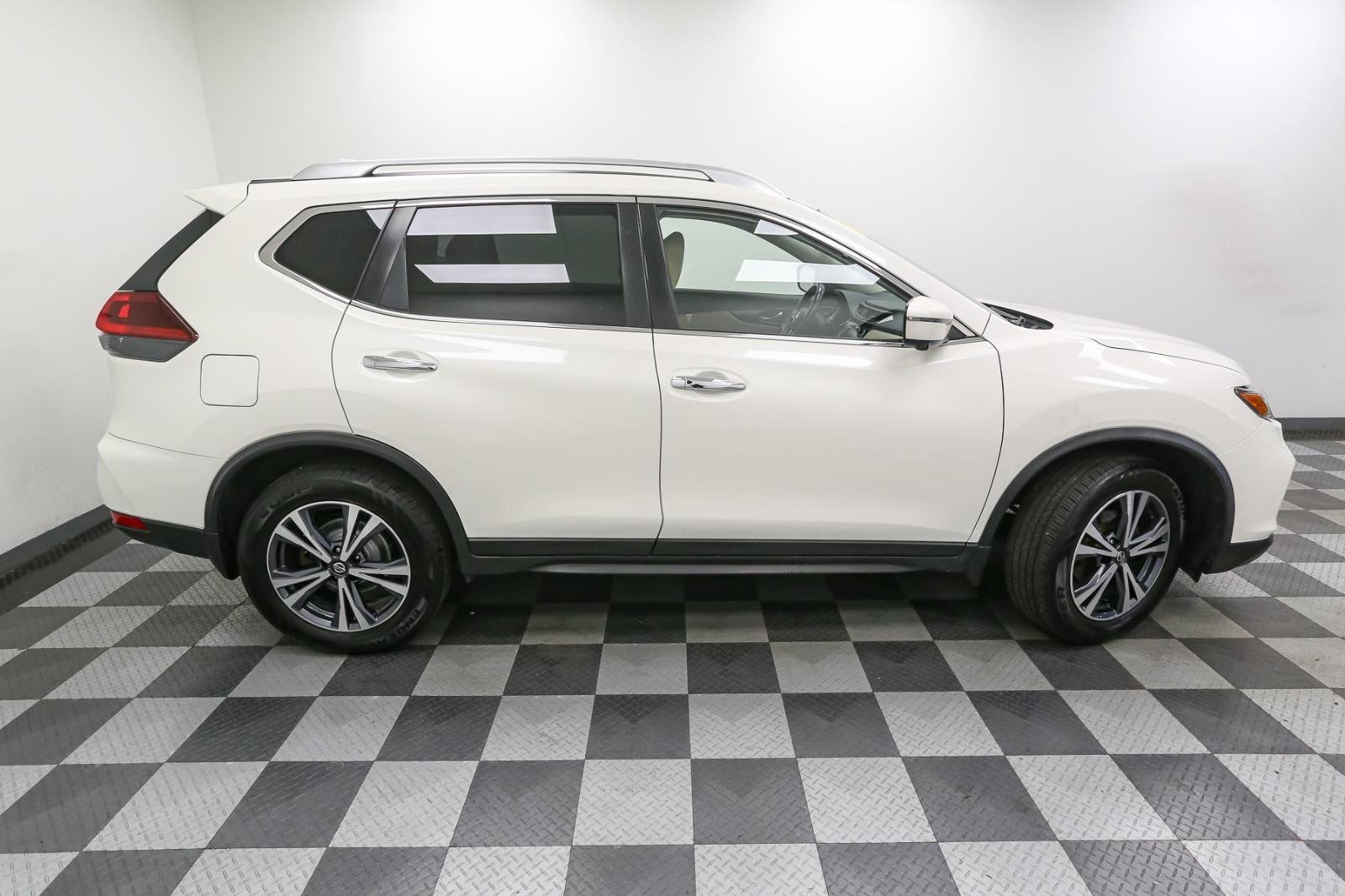 2019 Nissan Rogue SV photo 7