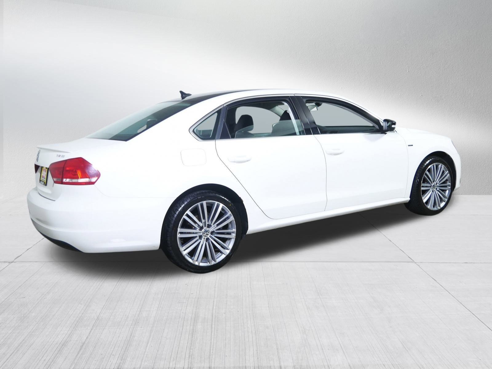 2015 Volkswagen Passat SE photo 7