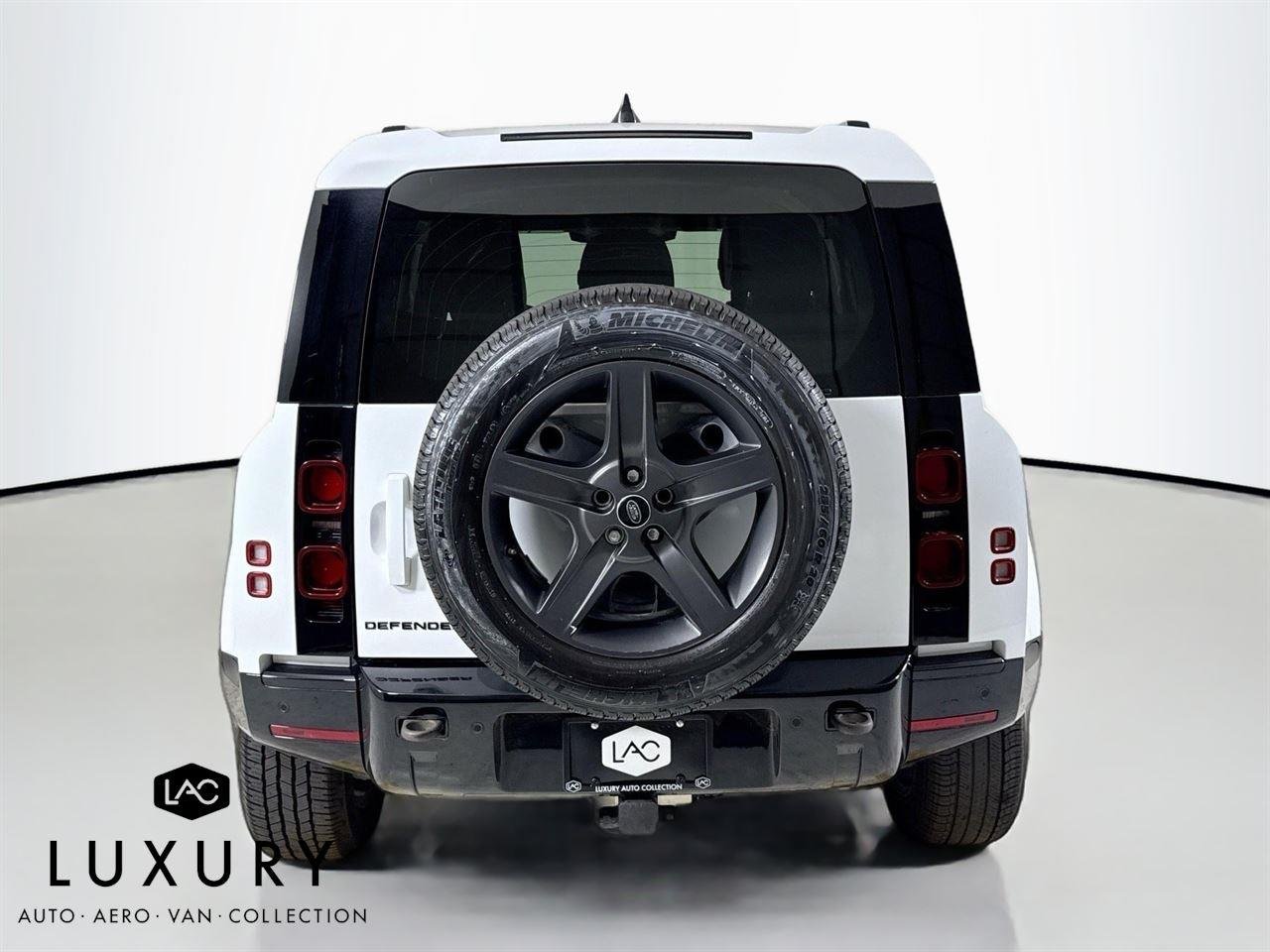 2024 Land Rover Defender X-Dynamic SE photo 3