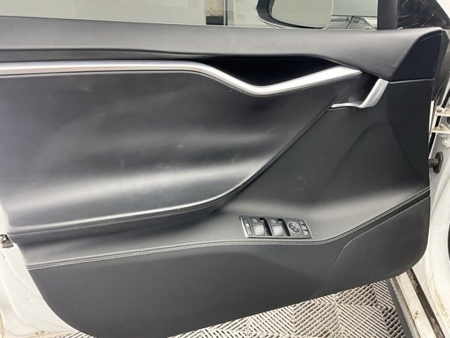 2014 Tesla Model S photo 12