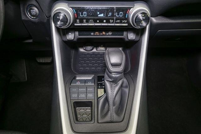 2025 Toyota RAV4 XLE photo 25