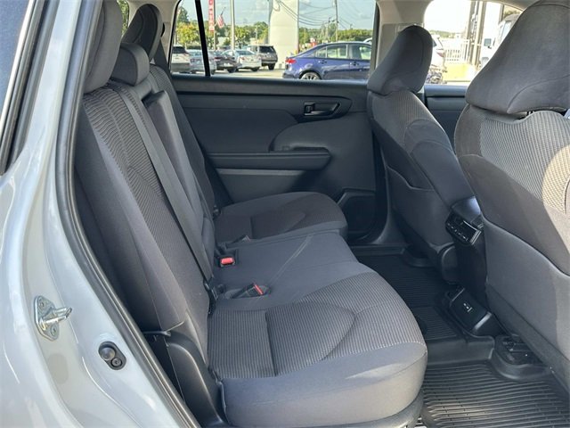 2023 Toyota Highlander L photo 11