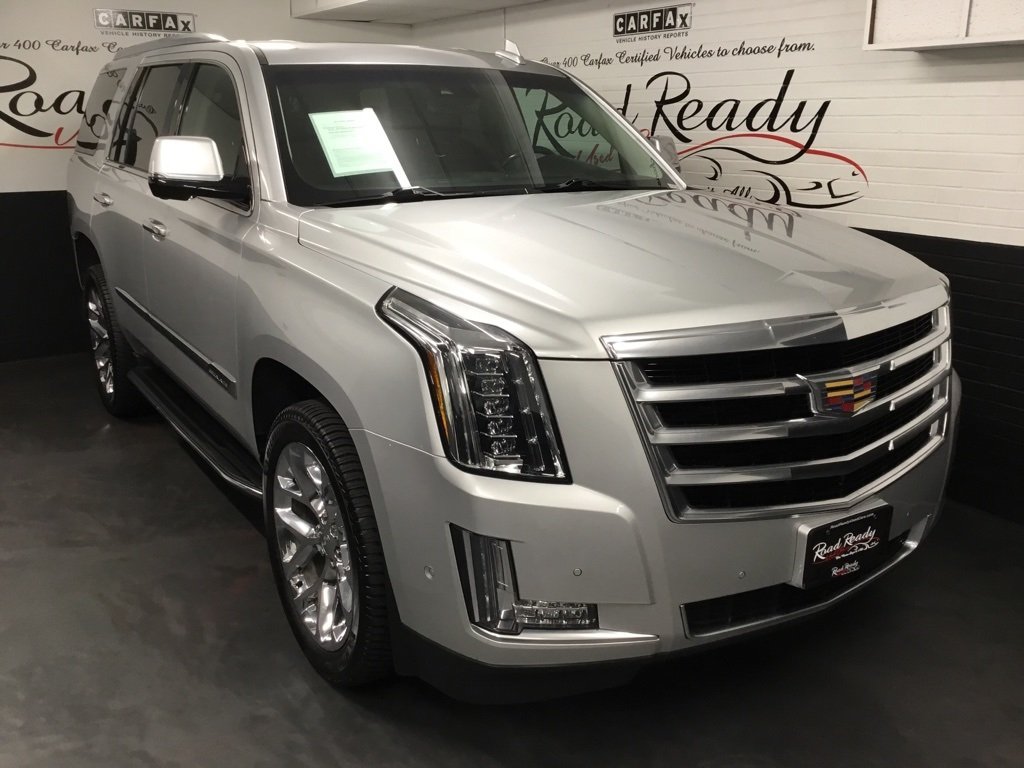 2017 Cadillac Escalade Luxury photo 2
