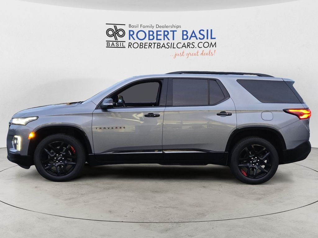 2023 Chevrolet Traverse Premier photo 2