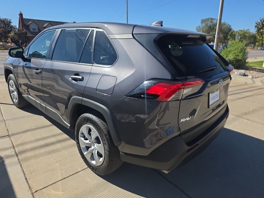 2024 Toyota RAV4 LE photo 4