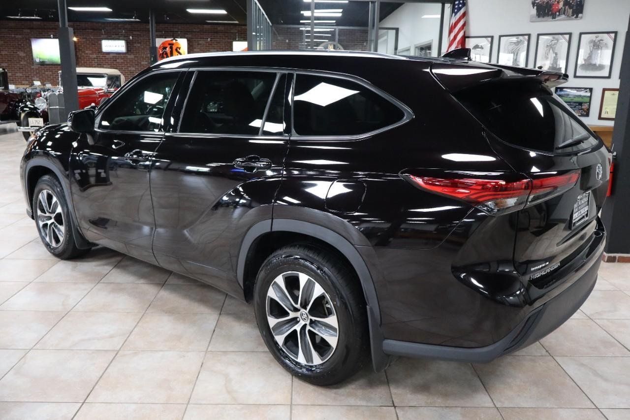2020 Toyota Highlander XLE photo 3