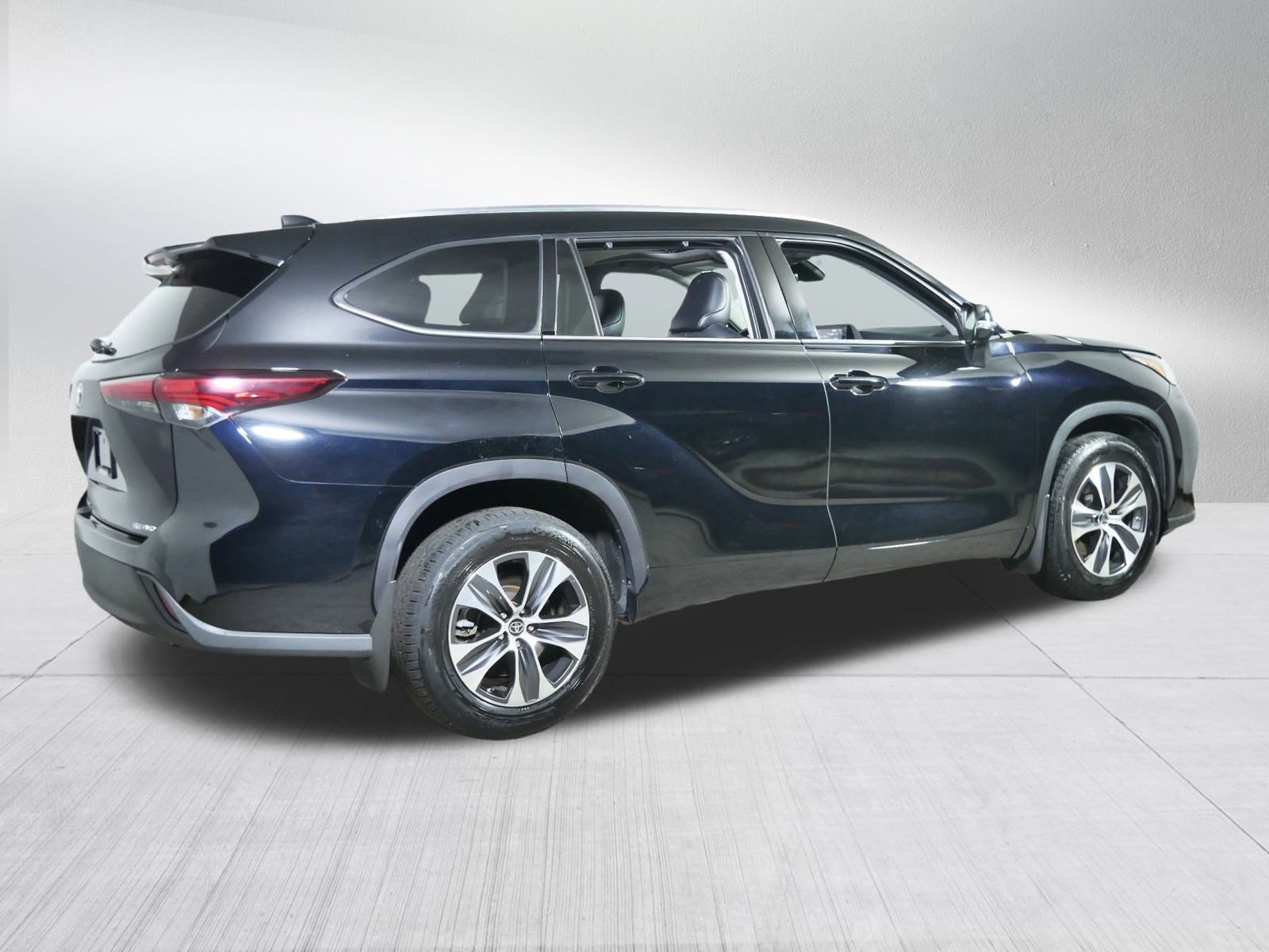 2021 Toyota Highlander XLE photo 7