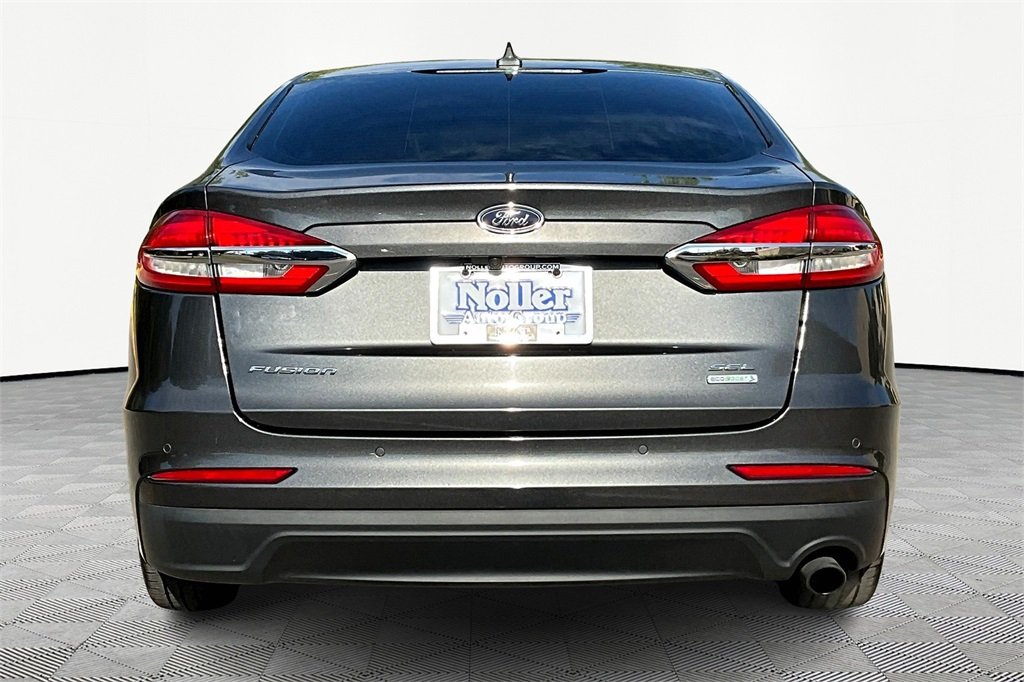 2019 Ford Fusion SEL photo 2