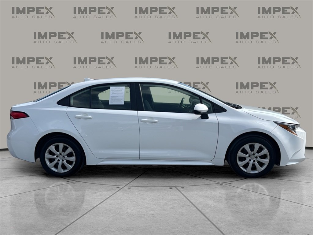 2024 Toyota Corolla LE photo 6