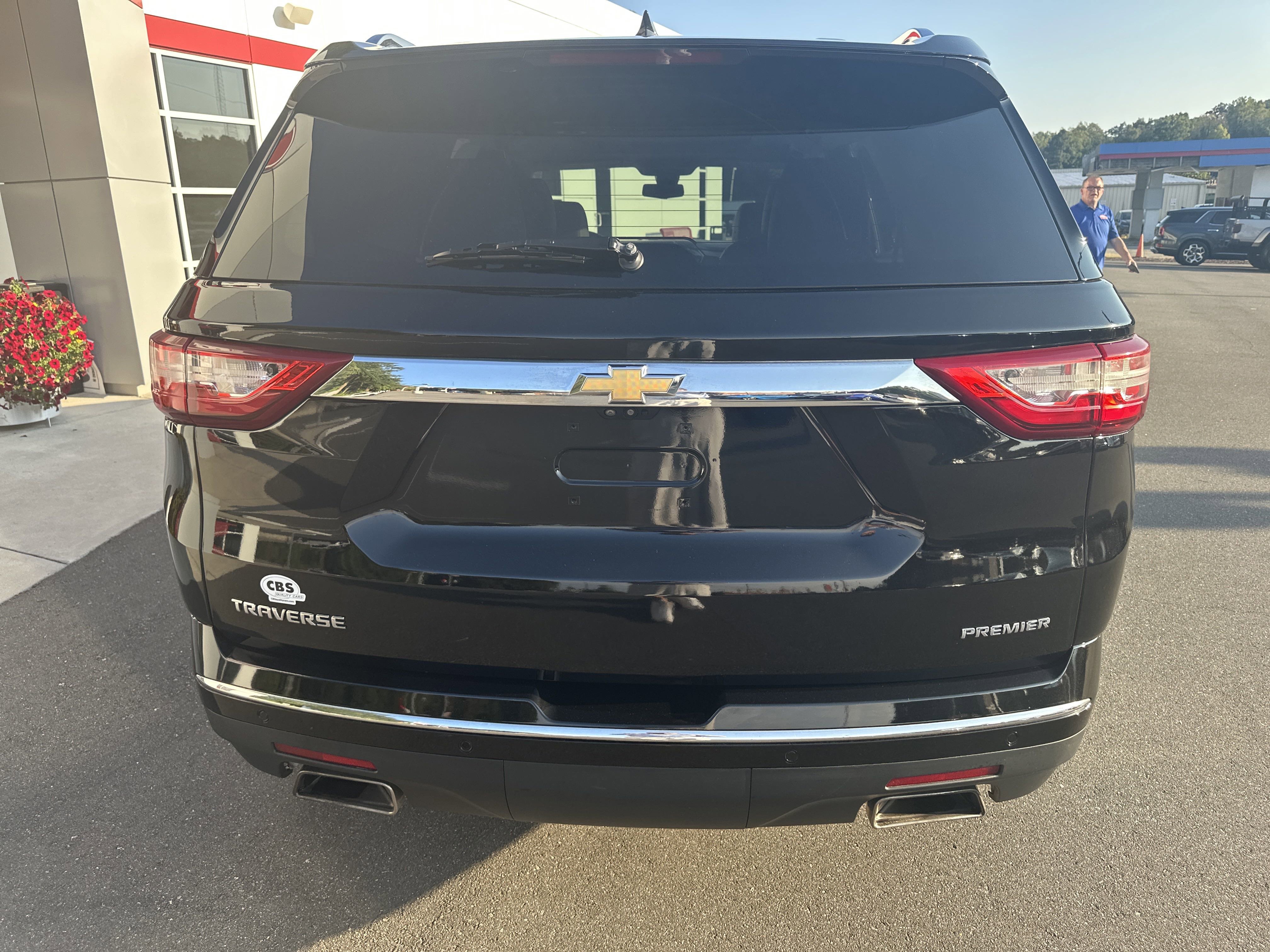 2020 Chevrolet Traverse Premier photo 2