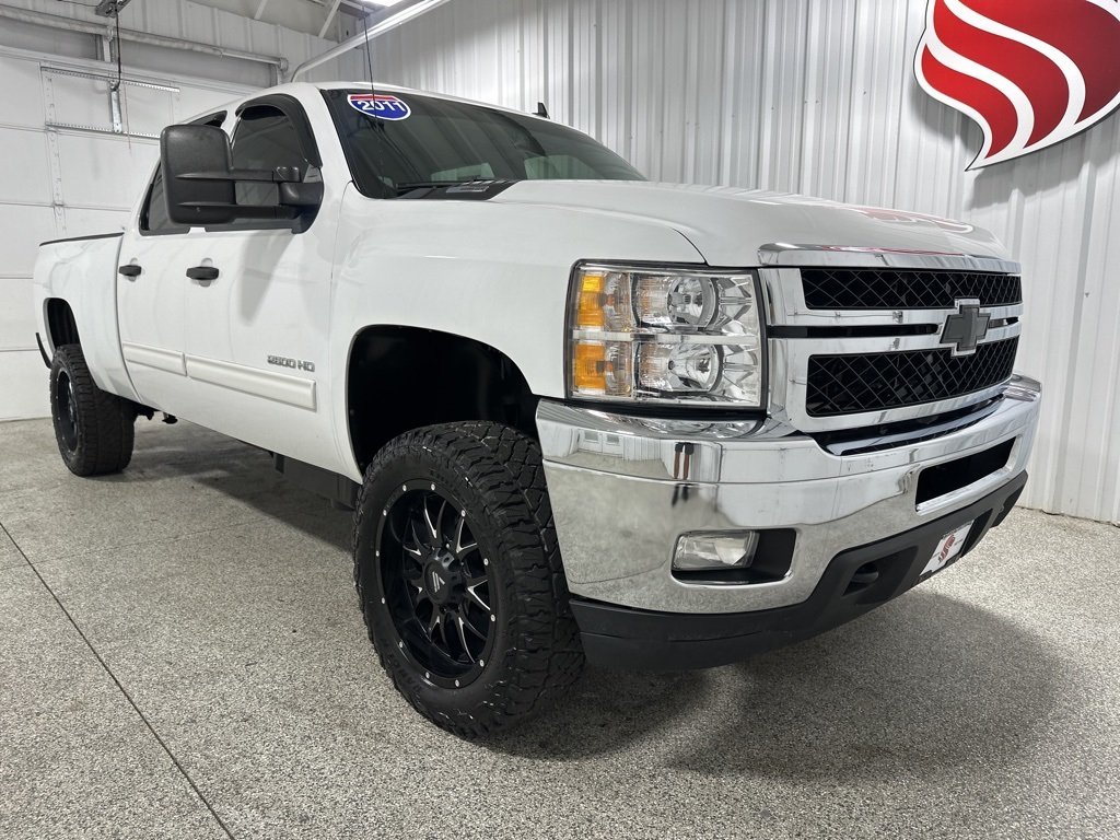 2011 Chevrolet Silverado 2500HD LT photo 3