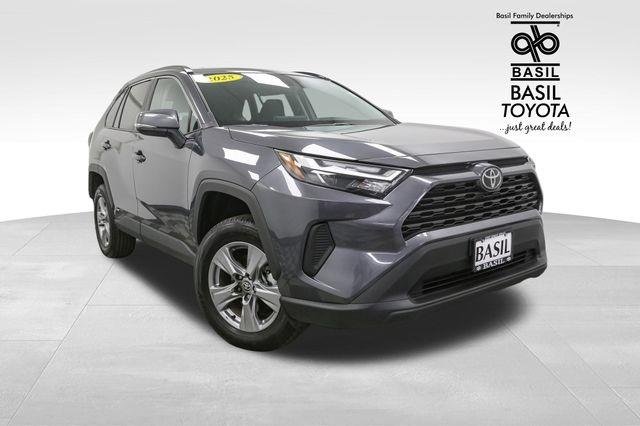 2025 Toyota RAV4 Hybrid XLE photo 2