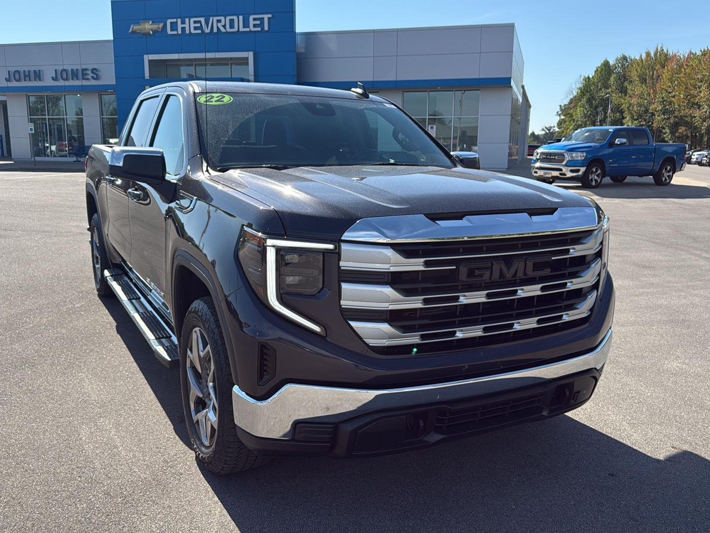 2022 Gmc Sierra 1500 SLE photo 2
